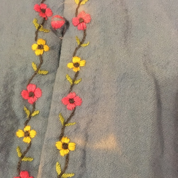 Floral Embroidered Blue Wool Cape Circa 1940s - Picture 3 of 10